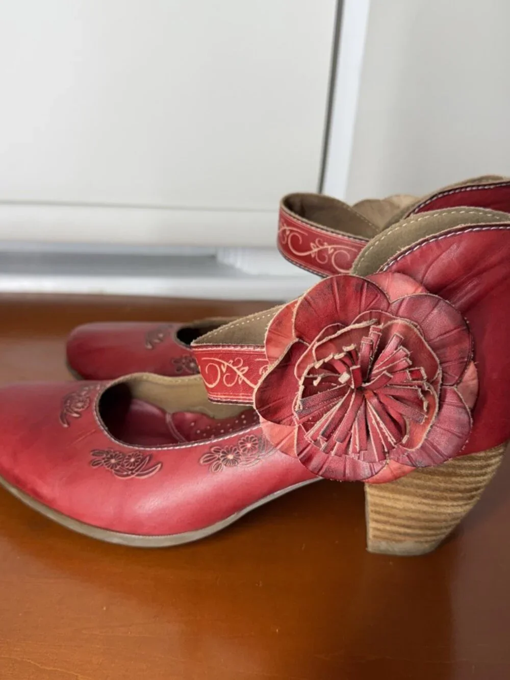 Spring Step L'artiste 'Tosha-R Leather Red strappy heels size US 8.5-9 EU 40